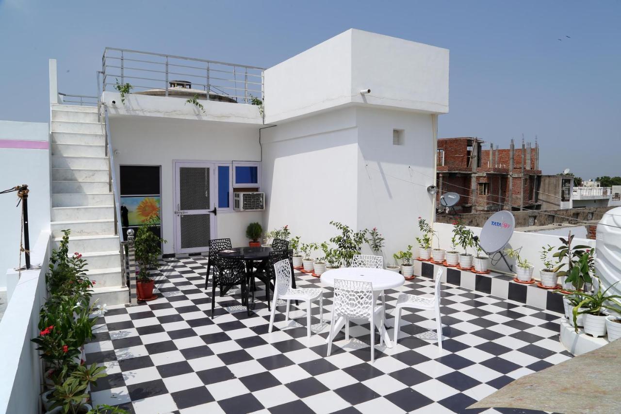 Tuk Tuk Homestay Агра Экстерьер фото