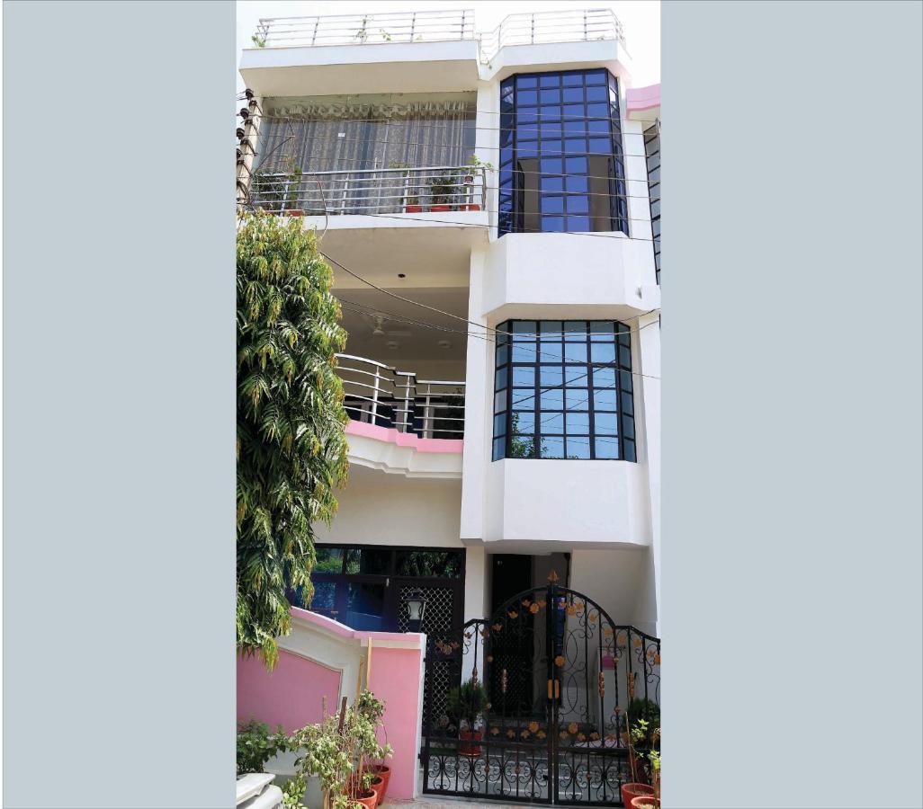 Tuk Tuk Homestay Агра Экстерьер фото