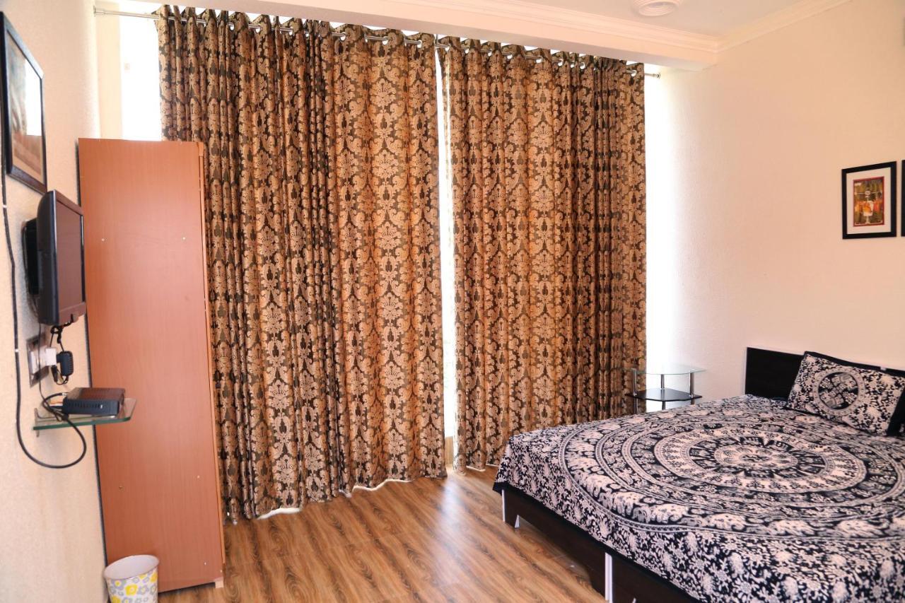 Tuk Tuk Homestay Агра Экстерьер фото