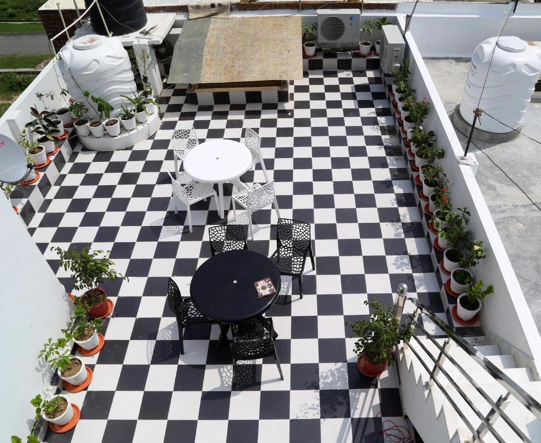 Tuk Tuk Homestay Агра Экстерьер фото
